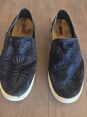 OluKai Pehuea Slip-On Sneakers Black White Palm Print Mesh Women's 9.5